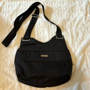Baggallini Criss Cross black crossbody purse